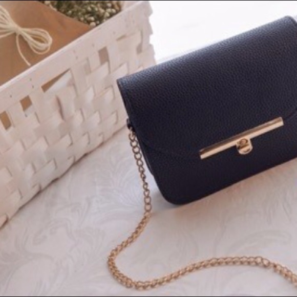 🆕 Poppy Crossbody Bag - Blk with Gold Chain - Picture 4 of 8